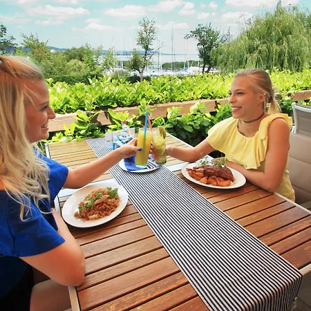 ホテル Aquilo Panorama ティハニ